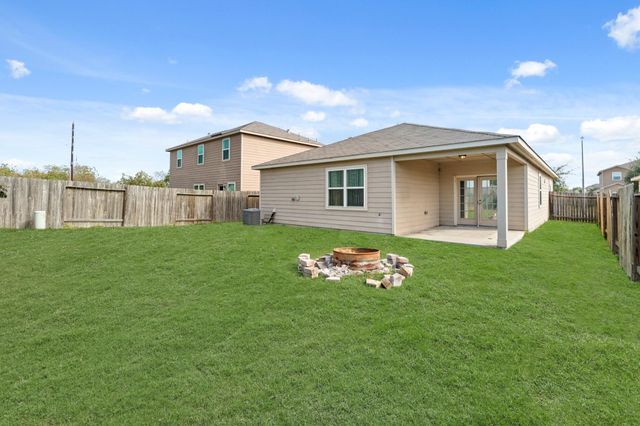 718 Crystal Lakes Drive, Brookshire, TX 77423