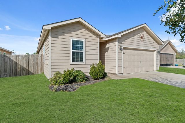 718 Crystal Lakes Drive, Brookshire, TX 77423