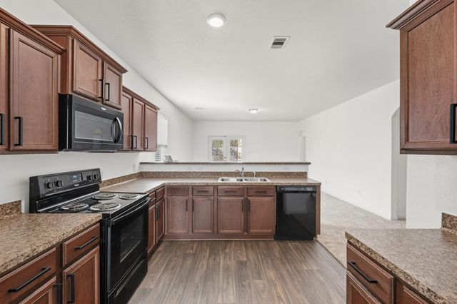 718 Crystal Lakes Drive, Brookshire, TX 77423