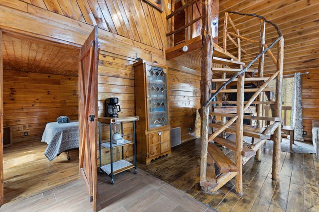 99 Debbie Lane, Slade, KY 40376