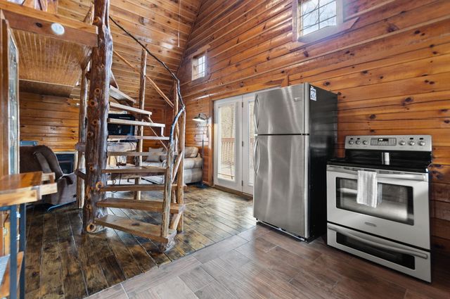 99 Debbie Lane, Slade, KY 40376