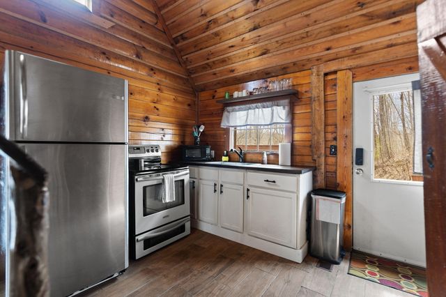 99 Debbie Lane, Slade, KY 40376