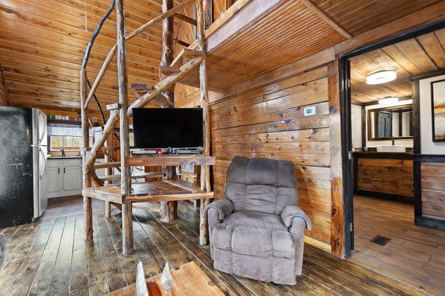 99 Debbie Lane, Slade, KY 40376