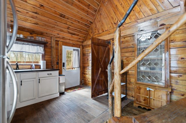 99 Debbie Lane, Slade, KY 40376