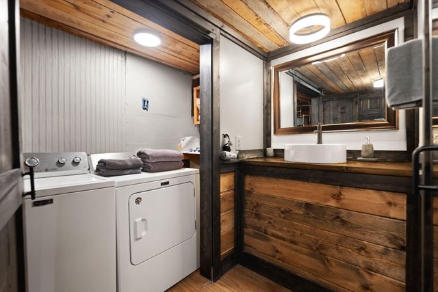 99 Debbie Lane, Slade, KY 40376