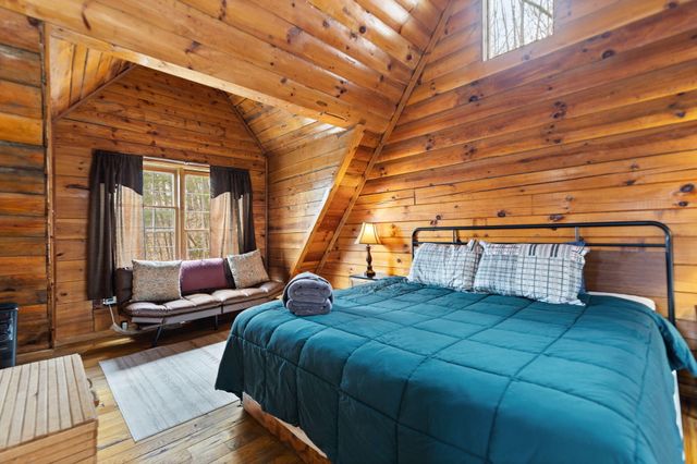 99 Debbie Lane, Slade, KY 40376