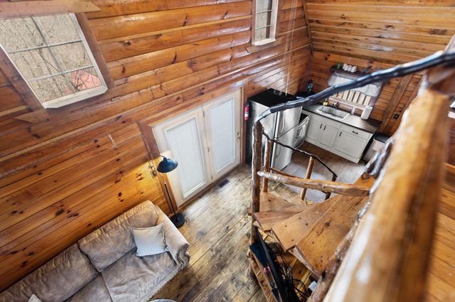 99 Debbie Lane, Slade, KY 40376