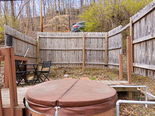 99 Debbie Lane, Slade, KY 40376