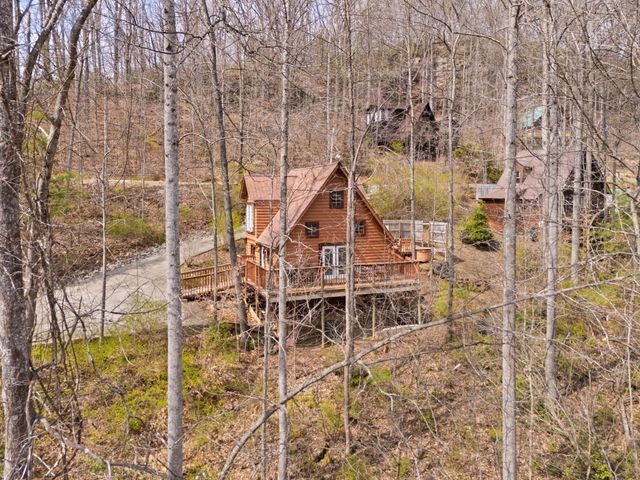 99 Debbie Lane, Slade, KY 40376