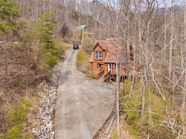 99 Debbie Lane, Slade, KY 40376