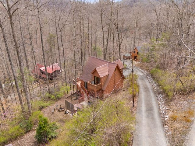 99 Debbie Lane, Slade, KY 40376