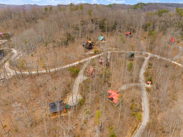 99 Debbie Lane, Slade, KY 40376