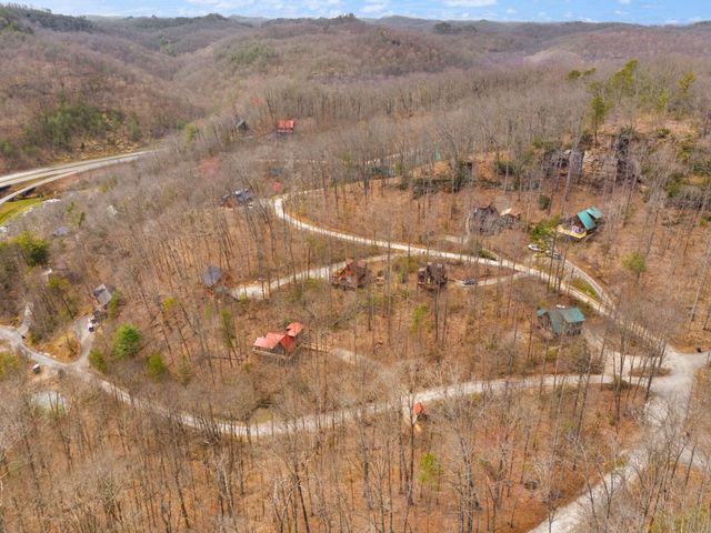 99 Debbie Lane, Slade, KY 40376