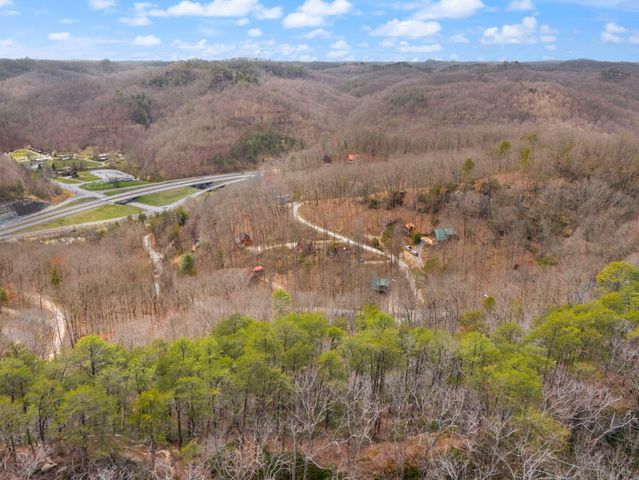 99 Debbie Lane, Slade, KY 40376