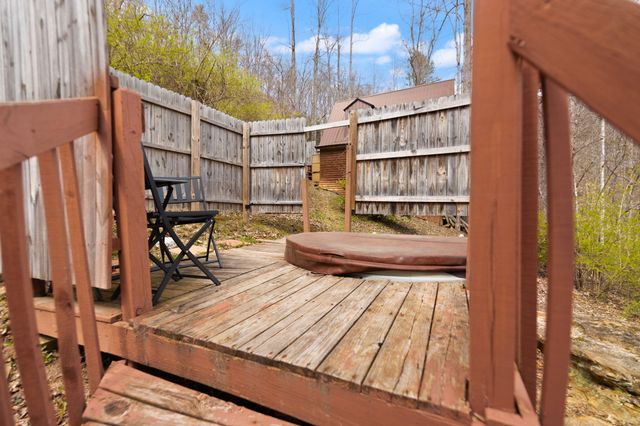 99 Debbie Lane, Slade, KY 40376