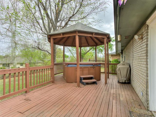 5705 NW 60th Street, Warr Acres, OK 73122