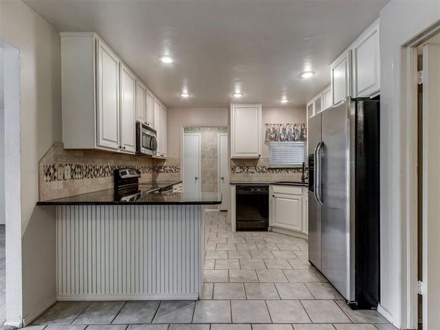 5705 NW 60th Street, Warr Acres, OK 73122