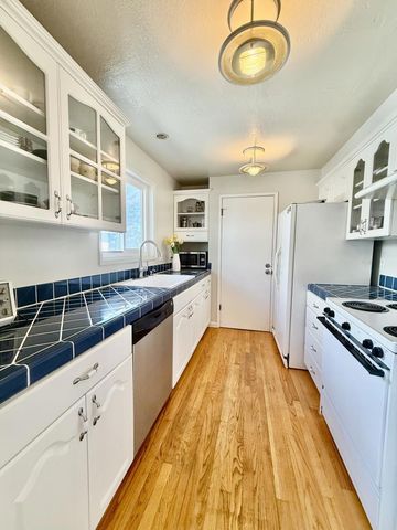 786 Arguello Street 108, Redwood City, CA 94063