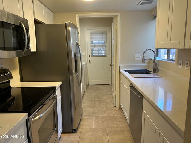 925 E BERYL Avenue, Phoenix, AZ 85020