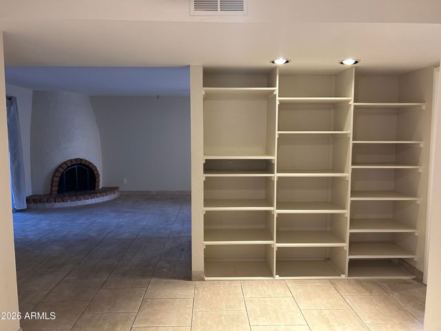 925 E BERYL Avenue, Phoenix, AZ 85020