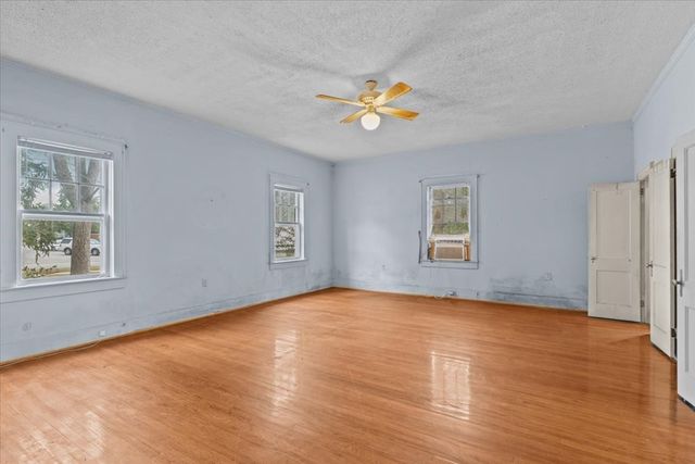 300 W Burch Street, Hartford, AL 36344