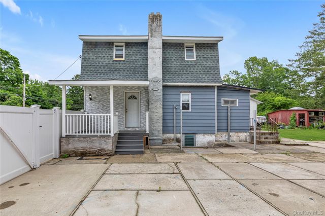 15 Saint Johns Place, West Babylon, NY 11704
