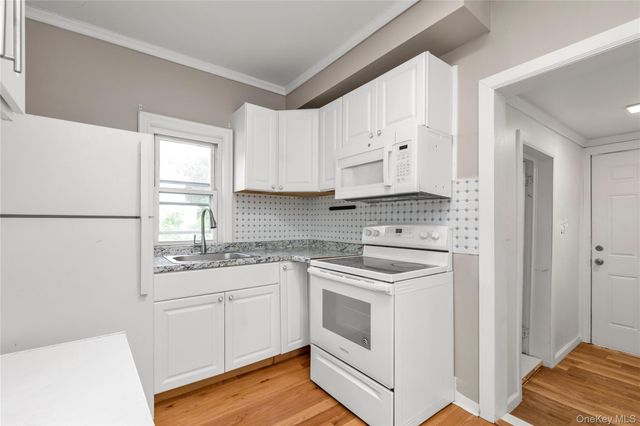 15 Saint Johns Place, West Babylon, NY 11704