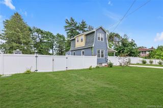 15 Saint Johns Place, West Babylon, NY 11704