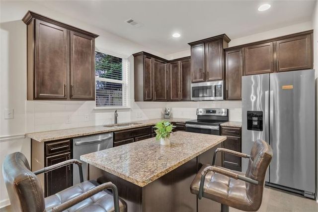 1563 BUTTERNUT Cove, Stone Mountain, GA 30083