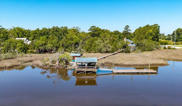 4112 Home Town Lane, Ravenel, SC 29470