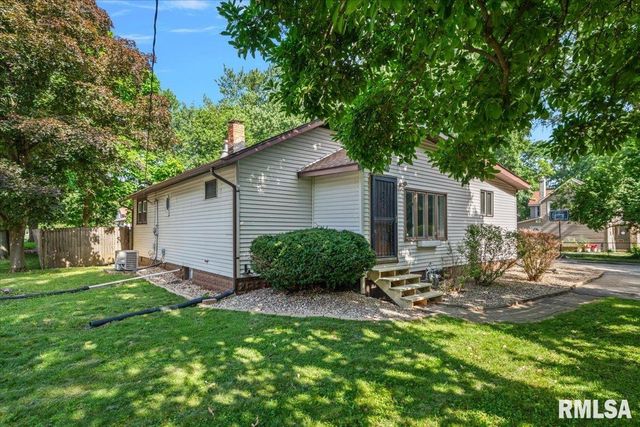 5771 N Cotton Hill Road, Springfield, IL 62703