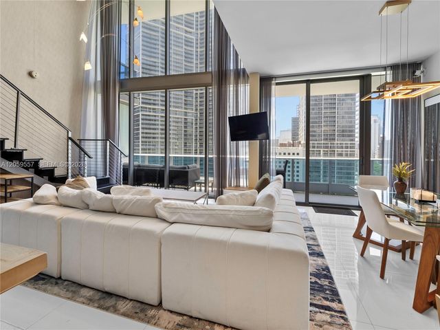 200 Biscayne Boulevard Way 1407, Miami, FL 33131