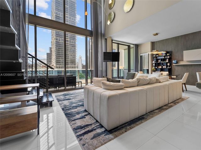 200 Biscayne Boulevard Way 1407, Miami, FL 33131