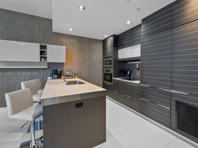 200 Biscayne Boulevard Way 1407, Miami, FL 33131