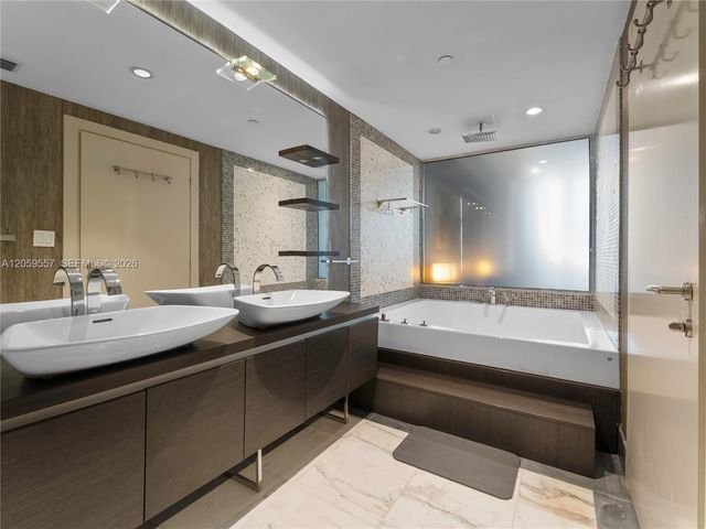 200 Biscayne Boulevard Way 1407, Miami, FL 33131
