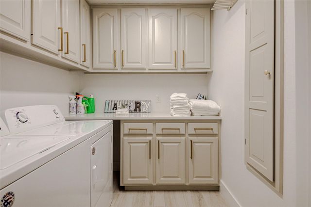 604 Oakwood DR, Buda, TX 78610