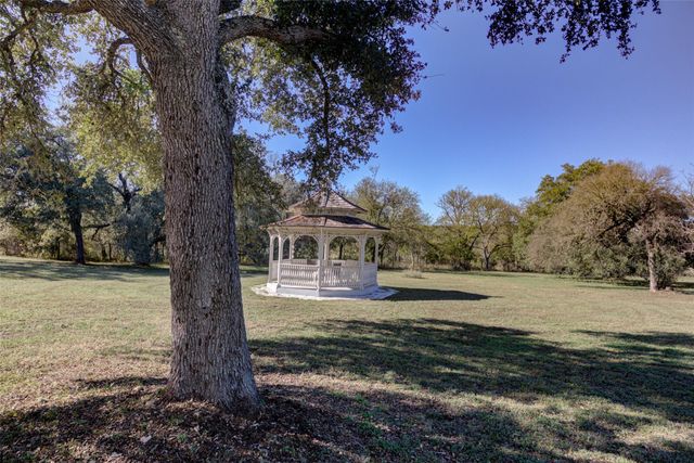 604 Oakwood DR, Buda, TX 78610