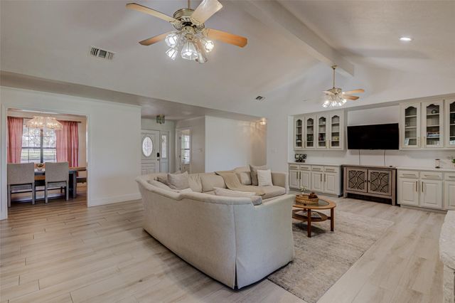 604 Oakwood DR, Buda, TX 78610