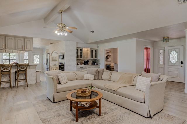 604 Oakwood DR, Buda, TX 78610