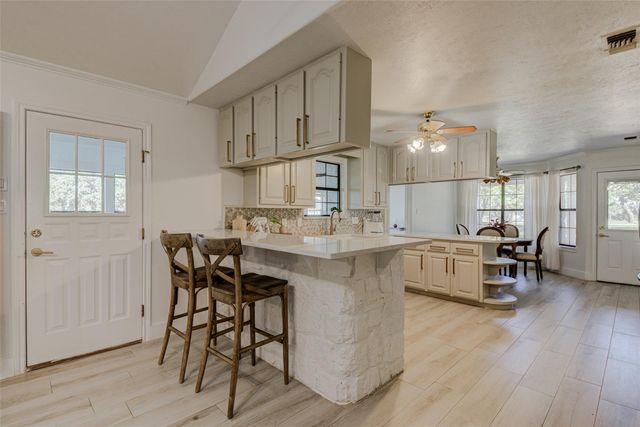 604 Oakwood DR, Buda, TX 78610