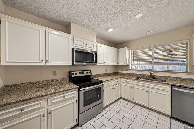 10902 Grand Haven Dr, San Antonio, TX 78239