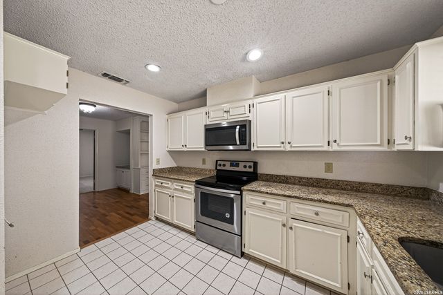 10902 Grand Haven Dr, San Antonio, TX 78239