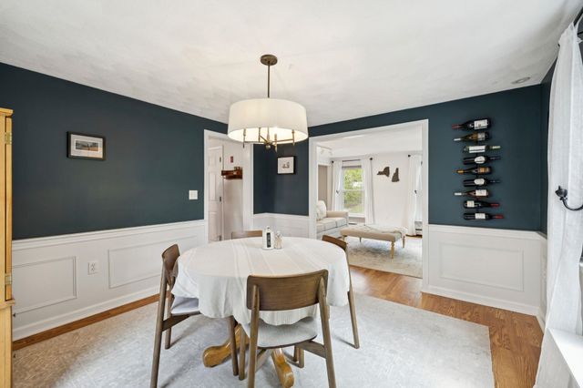8 Queens Way, Merrimack, NH 03054