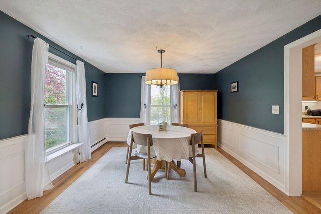 8 Queens Way, Merrimack, NH 03054