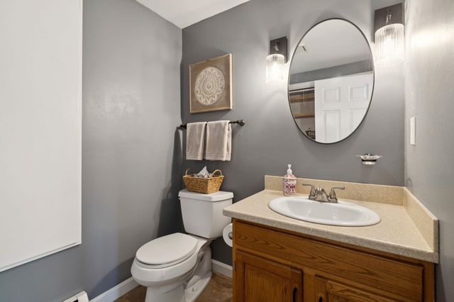 8 Queens Way, Merrimack, NH 03054