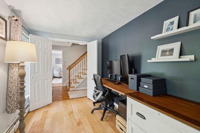 8 Queens Way, Merrimack, NH 03054