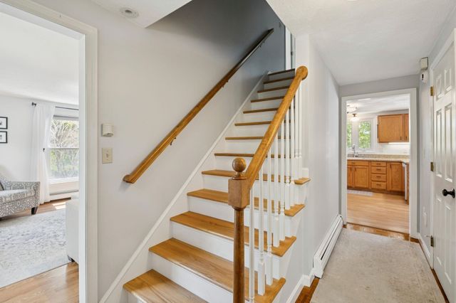 8 Queens Way, Merrimack, NH 03054