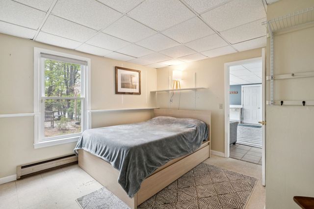8 Queens Way, Merrimack, NH 03054