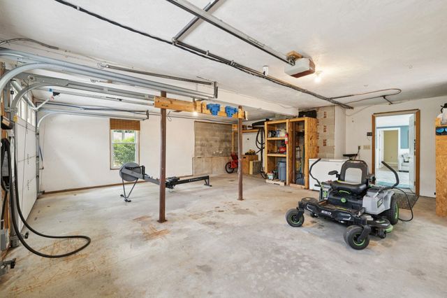 8 Queens Way, Merrimack, NH 03054