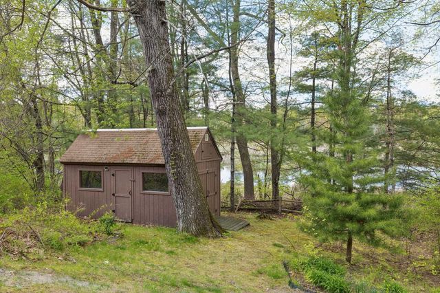 8 Queens Way, Merrimack, NH 03054